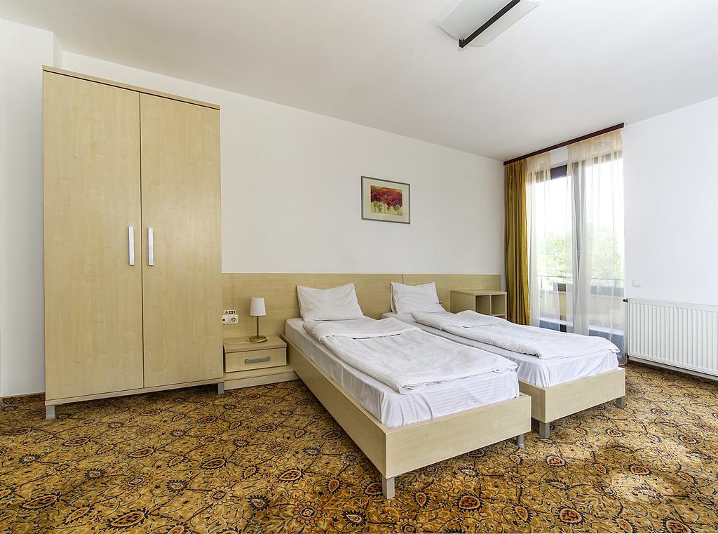 Aseltur Brasov Hotel Exterior foto