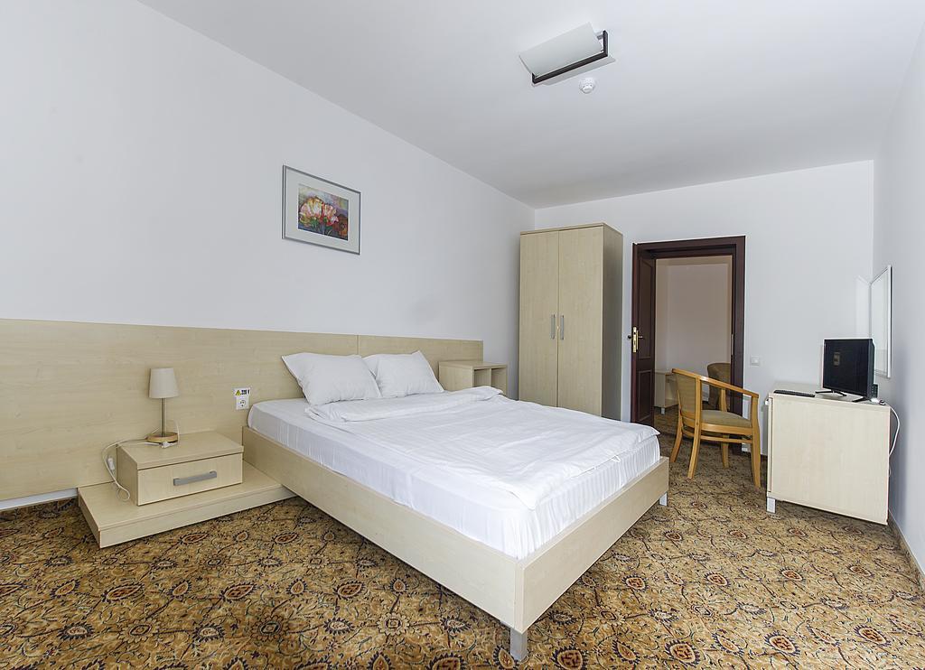 Aseltur Brasov Hotel Exterior foto