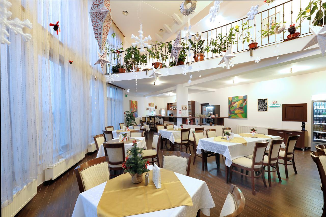 Aseltur Brasov Hotel Exterior foto