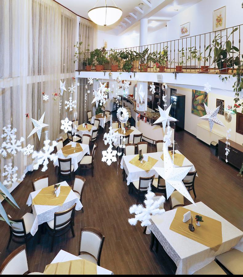 Aseltur Brasov Hotel Exterior foto