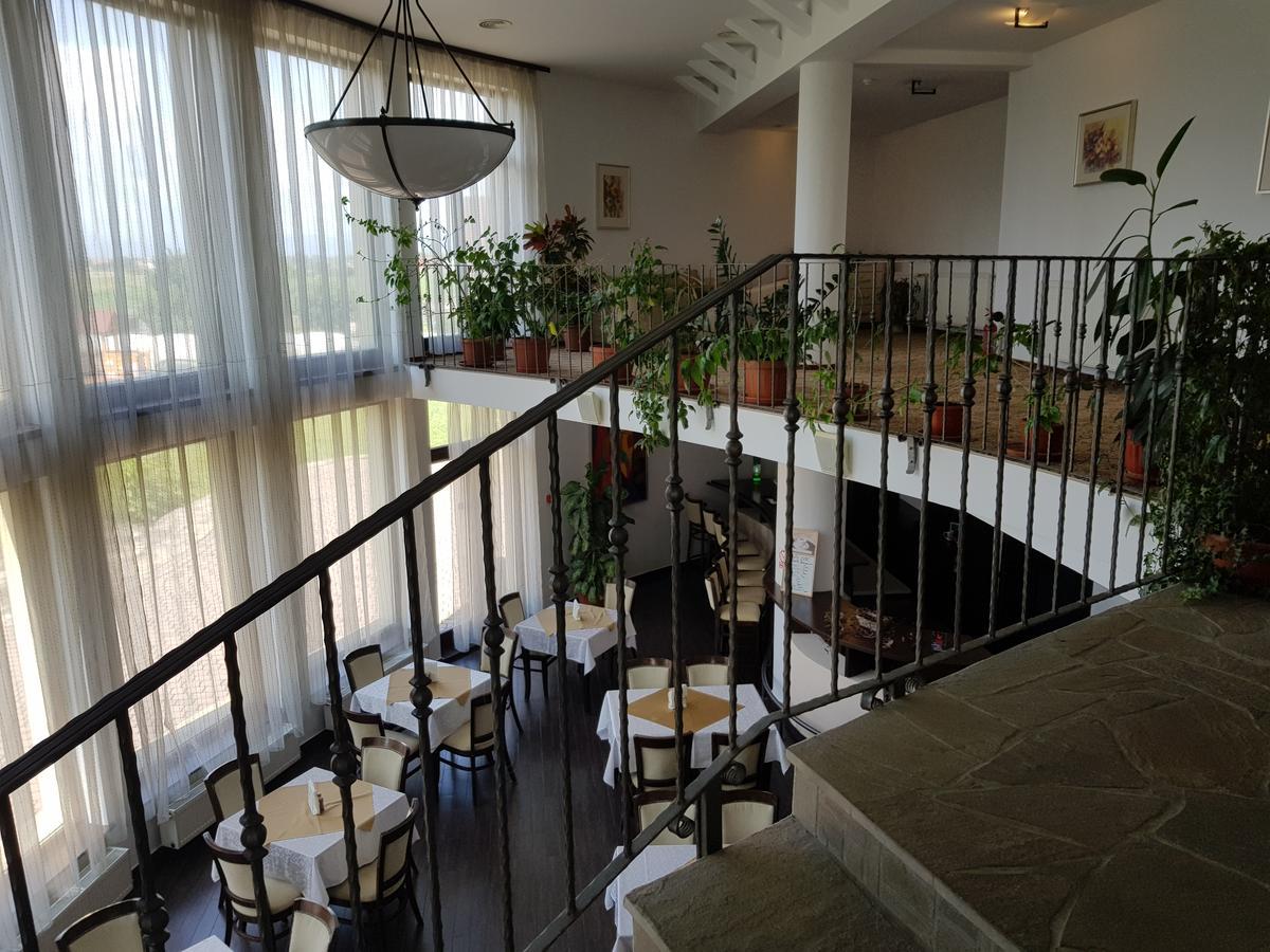 Aseltur Brasov Hotel Exterior foto